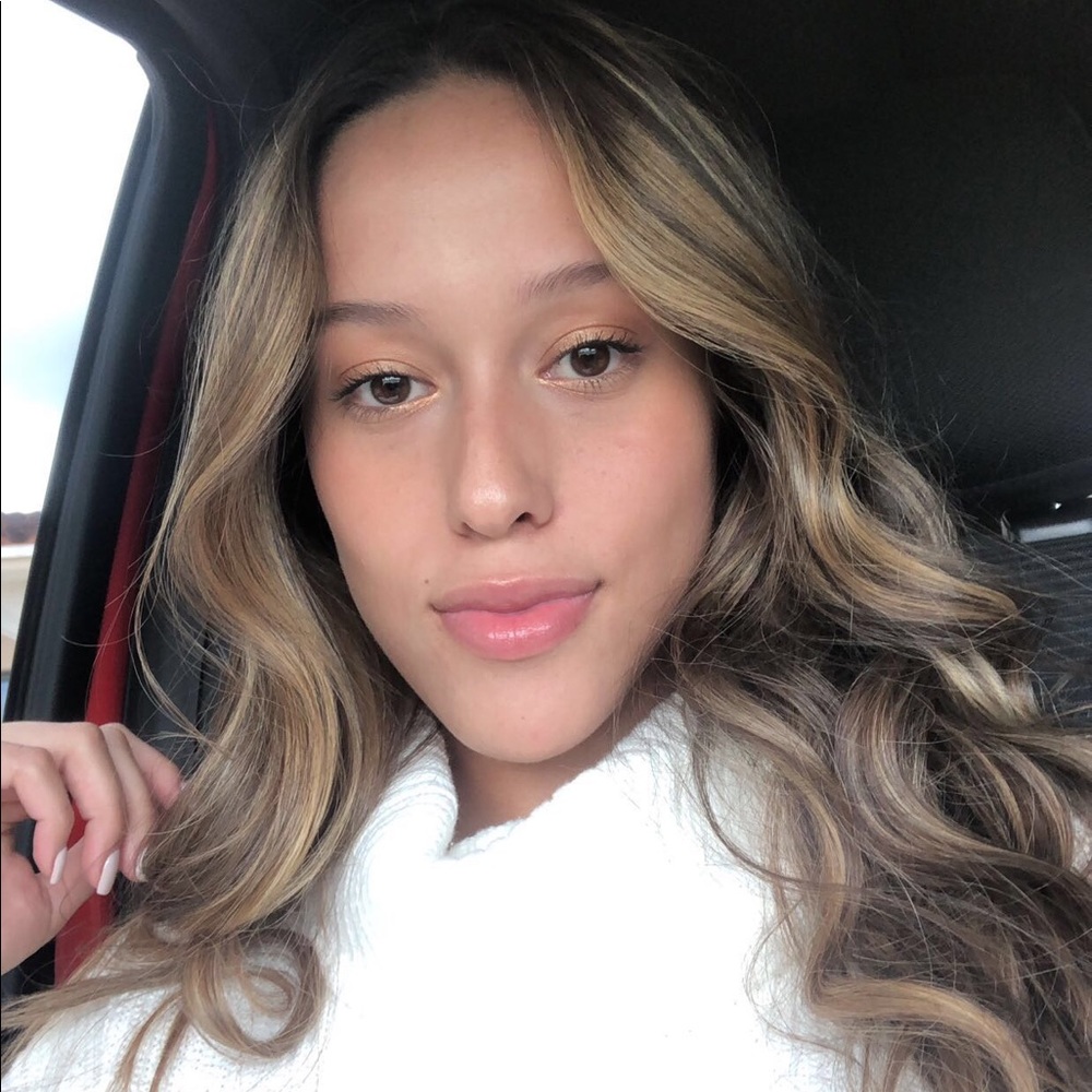 Meet your Posher, Crystal